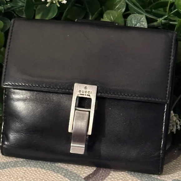 Gucci Vintage Buckle Wallet - Picture 3 of 16